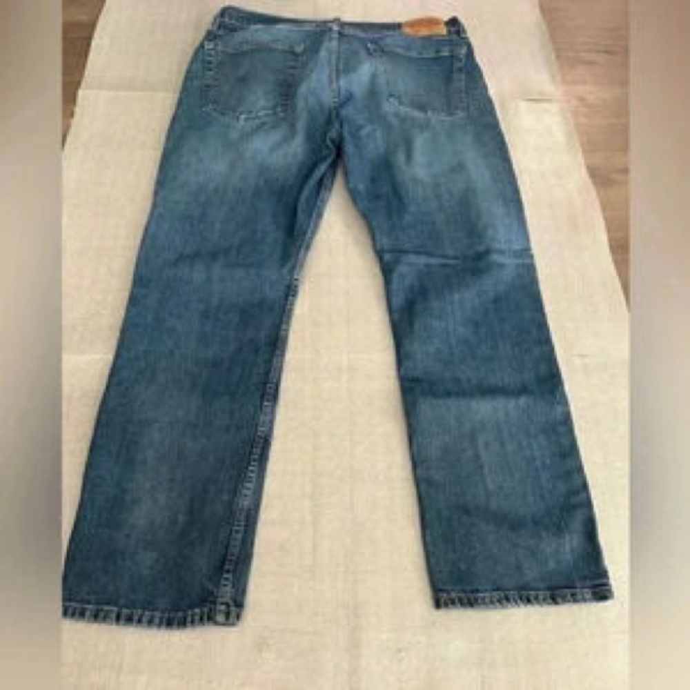 Classic Men's Blue Denim Jeans - Picture 4 of 5
